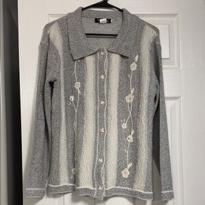 Elegant Floral Knit Cardigan in Gray and Cream